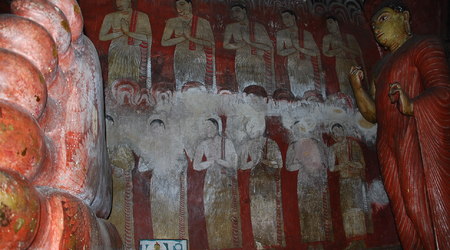 wnętrze świątyni w jaskiniach – Dambulla, Sri Lanka