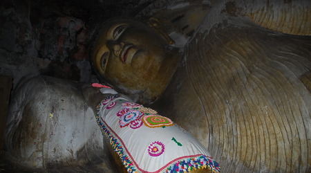 wnętrze świątyni w jaskiniach – Dambulla, Sri Lanka