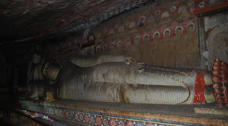 wnętrze świątyni w jaskiniach – Dambulla, Sri Lanka
