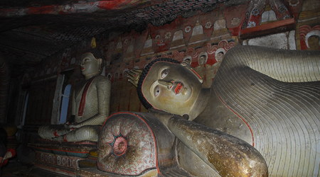 wnętrze świątyni w jaskiniach – Dambulla, Sri Lanka