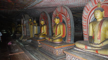 wnętrze świątyni w jaskiniach – Dambulla, Sri Lanka