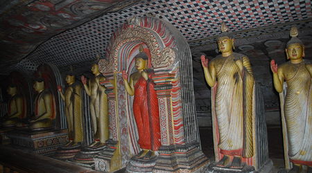 wnętrze świątyni w jaskiniach – Dambulla, Sri Lanka