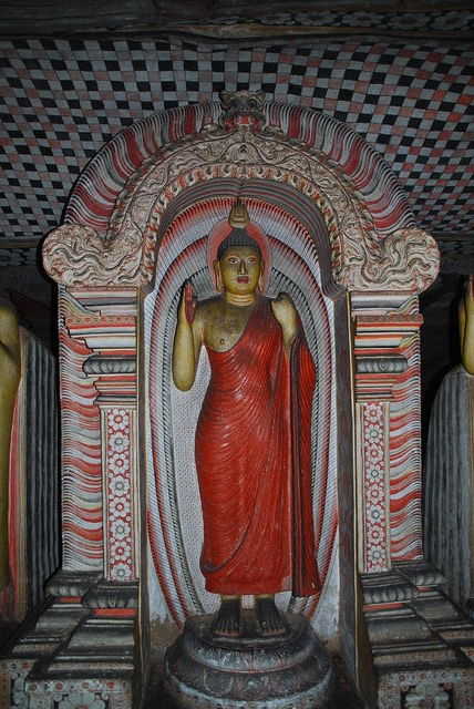 wnętrze świątyni w jaskiniach – Dambulla, Sri Lanka