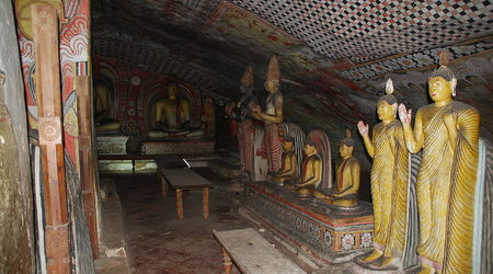 wnętrze świątyni w jaskiniach – Dambulla, Sri Lanka