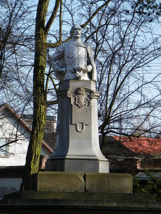 Pławniowice, Franciszek von Ballestrem, popiersie