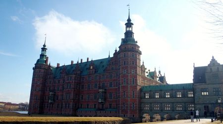 Frederiksborg Slot  pod słońce – Hillerad, Dania
