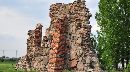 ruina kościoła Św. Krzyża- XIV w – Sierpc, Polska