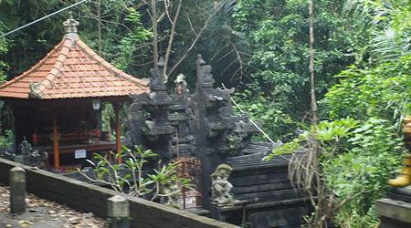 Ubud -   zabudowania za murem – Wyspa bali, Indonezja