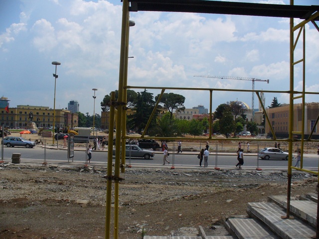 W centrum stolicy albanii