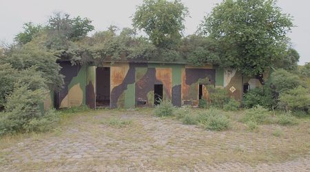 Tereny powojskowe - garaże – Czołpino, Polska