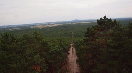 Widok szlaku do parkingu z latarni – Czołpino, Polska