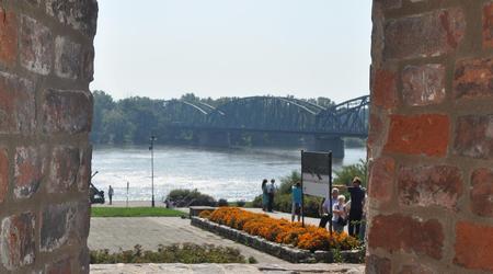 6 mury – Toruń, Polska