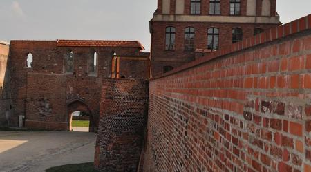 9 mury  dwor mieszczanski – Toruń, Polska