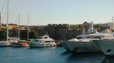 Port w Rodos i mury obronne – Grecja