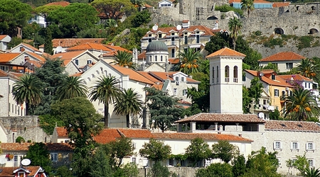 Herceg Novi starówka widziana od strony morza – Czarnogóra