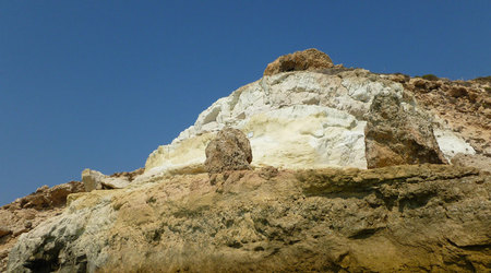 różne kolory skał – Lampedusa, Włochy