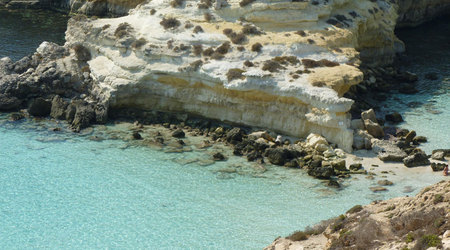 skały jak malowane... – Lampedusa, Włochy