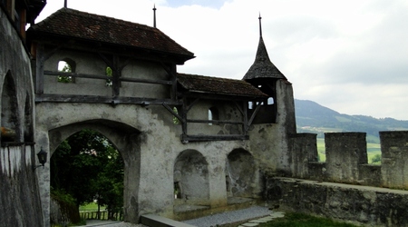 mury obronne – Gruyères, Szwajcaria
