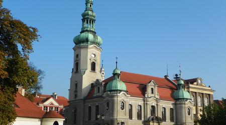 Pszczyna, widok na Ratusz i kościół ewangelicki – Polska