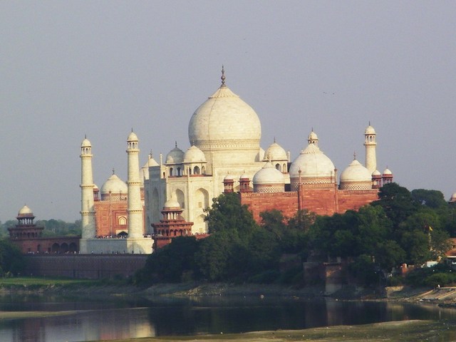 TAJ MAHAL widok z  mauzoleum AKBARA