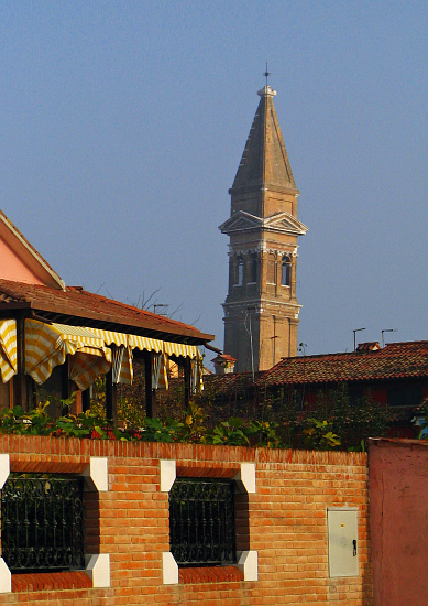 Burano - widok na wieżę San Martino Vescovo