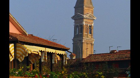 Burano - widok na wieżę San Martino Vescovo – Włochy
