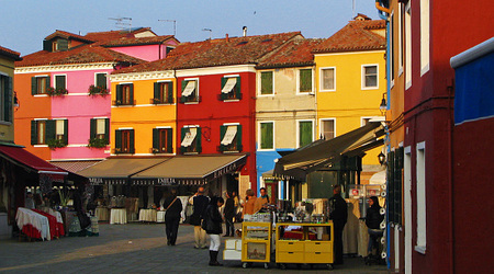 Burano - budynki przy Via Baltassarre Galuppi – Włochy