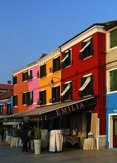 Burano- budynki przy Via Baltassarre Galuppi