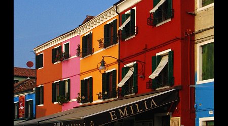Burano- budynki przy Via Baltassarre Galuppi – Włochy