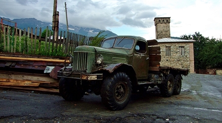 Archaiczne pojazdy – Mestia, Gruzja