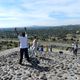 Na piramidzie w Teotihuacan