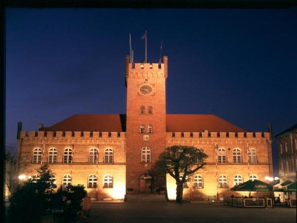 Szczecinek Plac Wolności nocą