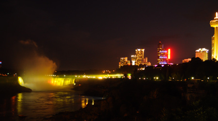 Widok na Niagara Falls – Kanada