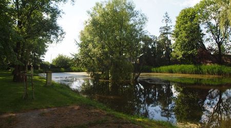Pałac Nieznanice – Polska