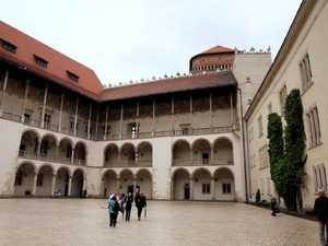 Zamek królewski-dziedziniec