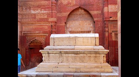 574863 - Kutb minar Kutb Minar i zespół zabytkowy w pobliżu Delhi – Indie