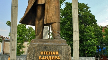 Pomnik Stepana Bandery – Lwów, Ukraina