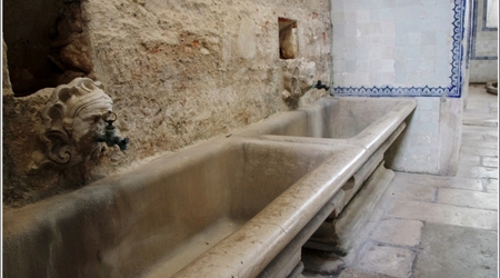 Alcobaça-wielka klasztorna kuchnia – Portugalia