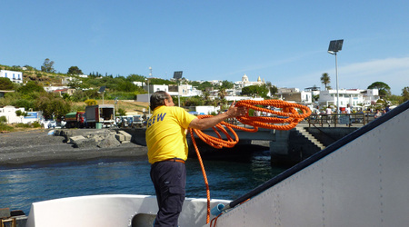 Port w Scari, cumujemy – Stromboli, Włochy