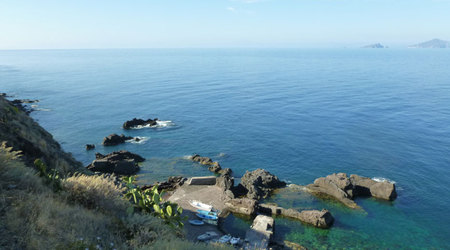 Pertuso,  najmniejszy port swiata – Ginostra, Włochy