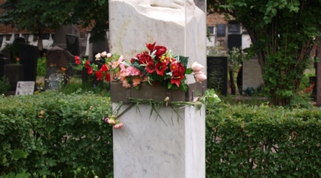 Moskwa, Nagrobek Nadieżdy Alliłujewy – Rosja