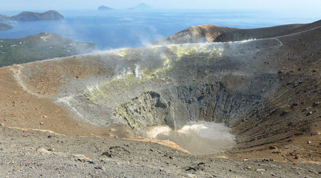Po przeciwnej stronie niż fumarole – Vulcano, Włochy