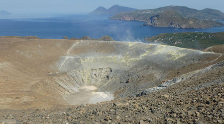 Fumarole po prawej – Vulcano, Włochy
