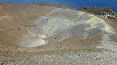 Krater i fumarole, teraz tam schodzę – Vulcano, Włochy