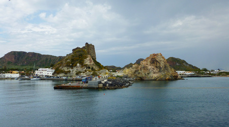 Wpływając do portu Vulcno – Lipari, Włochy