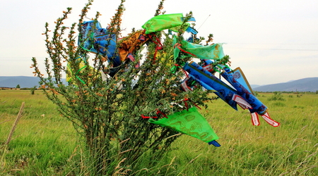 flagi modlitewne (lungta) – Iwołgińsk, Rosja