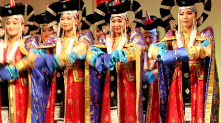 na spektaklu muzyki i tańca – Ułan Bator, Mongolia