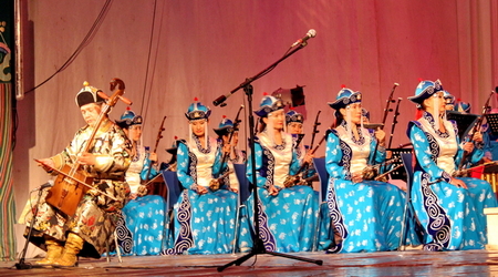 na spektaklu muzyki i tańca – Ułan Bator, Mongolia
