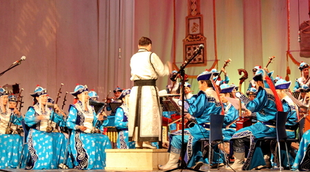 na spektaklu muzyki i tańca – Ułan Bator, Mongolia