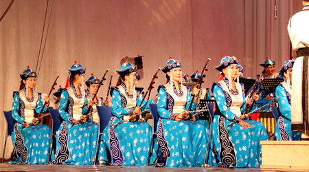 na spektaklu muzyki i tańca – Ułan Bator, Mongolia